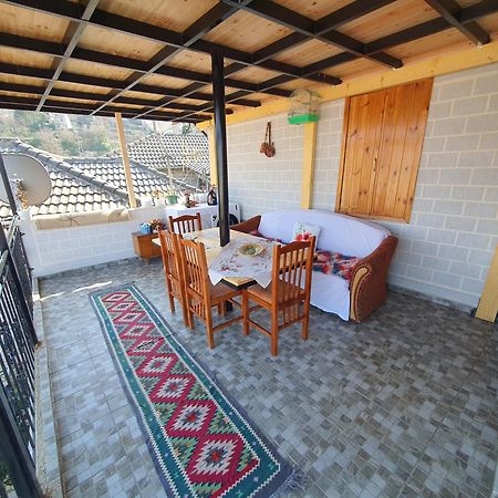 "Mani Guest House" Gjirokaster Luaran gambar