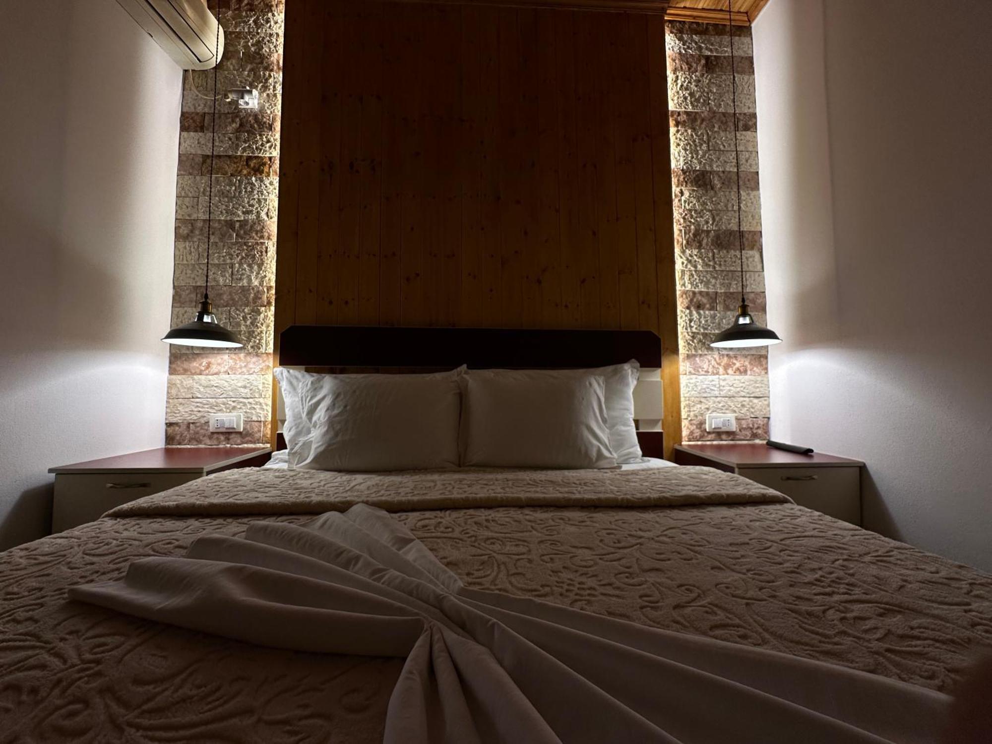 "Mani Guest House" Gjirokaster Luaran gambar