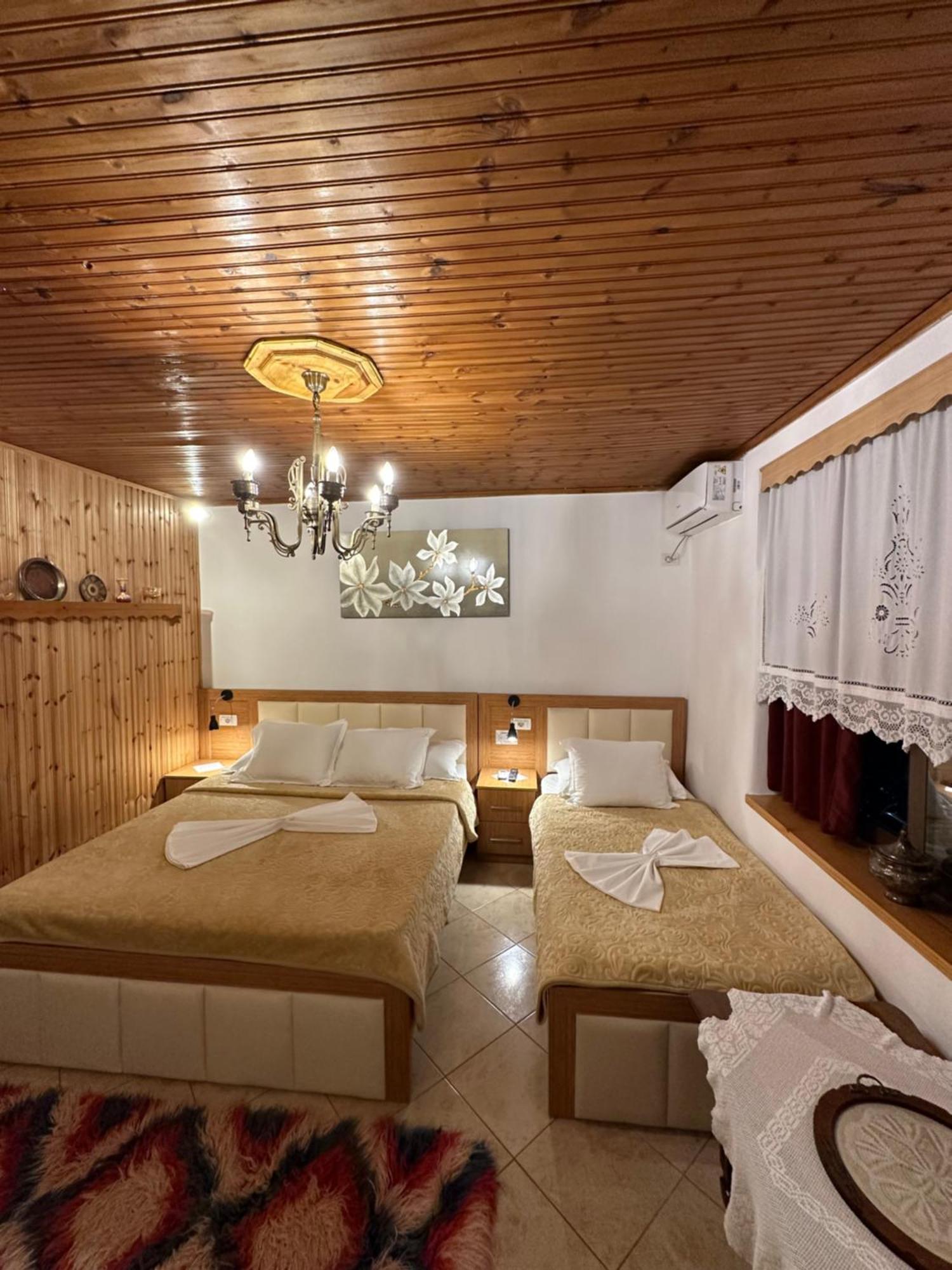 "Mani Guest House" Gjirokaster Luaran gambar