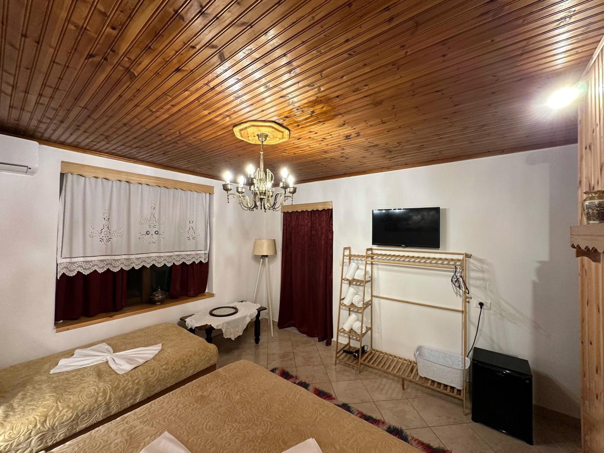 "Mani Guest House" Gjirokaster Luaran gambar